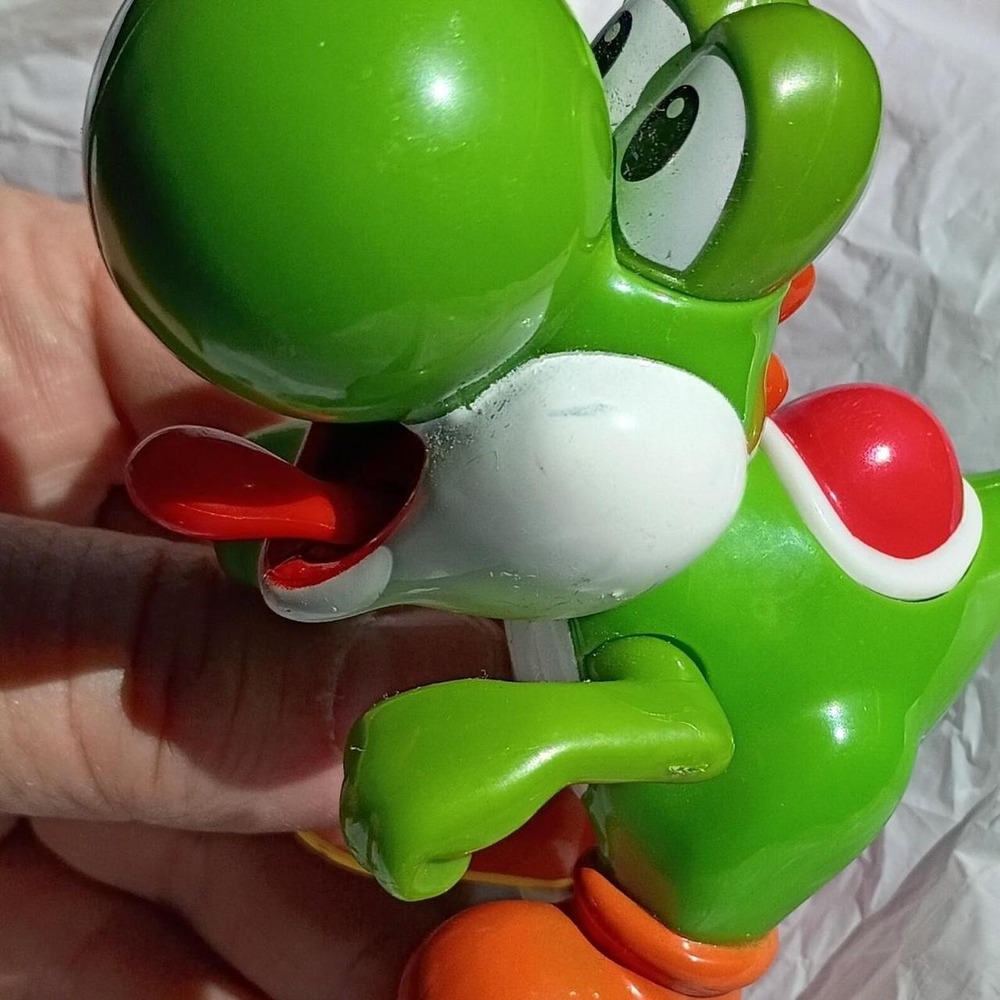 Nintendo Super Mario Yoshi Action Figure Green Dinosaur Tongue Sticks Out Toy
